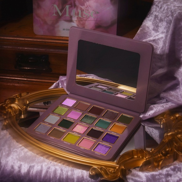 Cosmic Brushes "Muse" eyeshadow palette - Picture 4 of 12